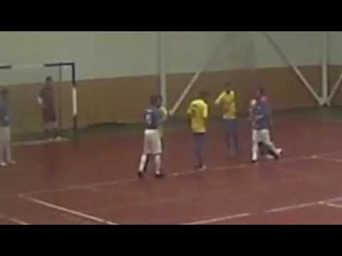 Un jugador del Calera FS escupe a uno del Tembleque