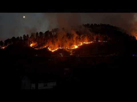 At least 800 people evacuated from major wildfire in western Spain