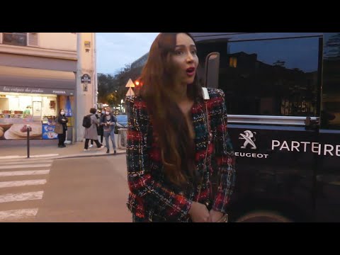 Patricia CONTRERAS is embarrassed bcoz she forgot to bring a mask @ BALMAIN show in Paris 2020