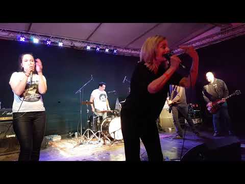 Annette Benjamin (Hans A Plast) mit Razor Smilez - Was tun wenn es brennt - live 25.5.2019