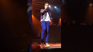 Jesse Talking To The Crowd