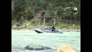 preview picture of video 'Rafting in Manali'
