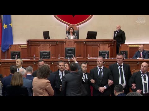 🔴LIVE/ Plas sherri në parlament, akuza dhe debate të forta