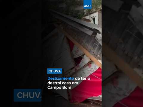 Deslizamento de terra destrói casa em Campo Bom