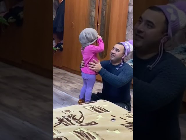 Малая Елга. Хамидуллина Камиля (2 года) поздравляет папу с Днем отца