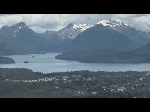 Villa La Angostura y lago Nahuel Huapi desde el cerro O'Connor, Neuquén, Patagonia, Argentina