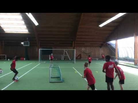 Afwerken in volley Essevee Soccer School