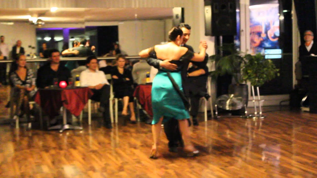 Facundo De La Cruz & Paola Sanz in Cuartito Azul on the 25.10.14 dancing Milonga