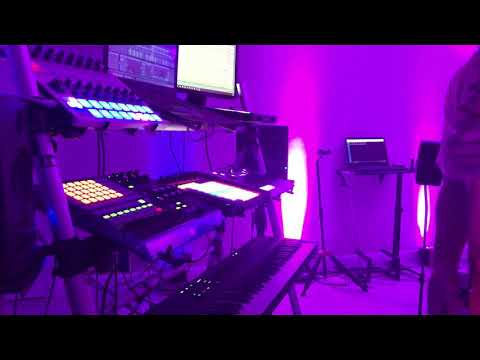 How To Play "Crockett's Theme" By Jan Hammer from 'Miami Vice' TV show.