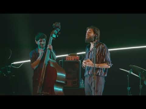 Salvador Sobral - ela disse-me assim / loucura LIVE (Ao Vivo Teatro Maria Matos)