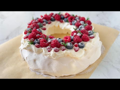 CHRISTMAS PAVLOVA WREATH – One Bite and You're in Holiday Heaven!