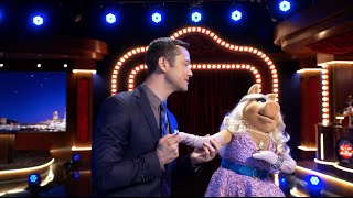 Joseph Gordon-Levitt and Miss Piggy Sing &quot;Fly Me To The Moon&quot; - The  Muppets