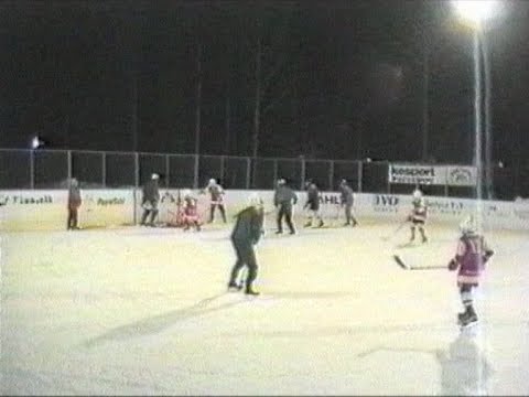 Ishockey.  IF Pucken.  E juniorerna mot papporna 1998 / Larsmo När-TV