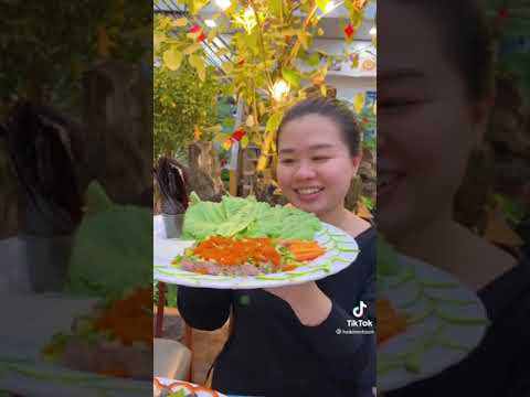 Khách Trải Nghiệm Tại Ẩm Thực Việt Phố