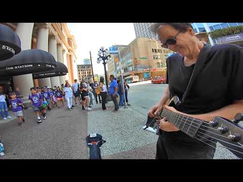 Street guitarist improvises 27 minute solo to Pink Floyd's 'Poles apart'