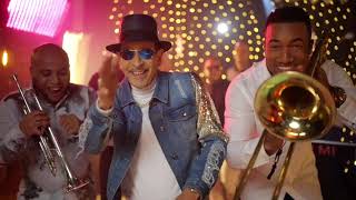 HOY ME VOY DE FIESTA Lyrics  Translation
