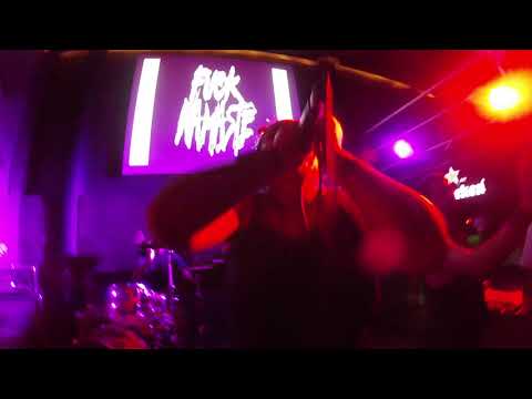 Fuck Namaste ao vivo no Praxedes