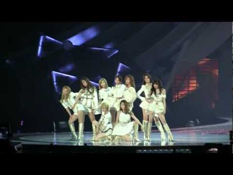 [FANCAM] 111129 SNSD - The Boys @ MAMA 2011 SIngapore