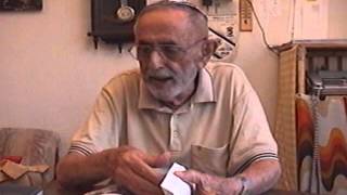 דפדוף דפי ספרים בקלות (ידידנו היקר משה רצון ז"ל) - התמונה מוצגת ישירות מתוך אתר האינטרנט יוטיוב. זכויות היוצרים בתמונה שייכות ליוצרה. קישור קרדיט למקור התוכן נמצא בתוך דף הסרטון