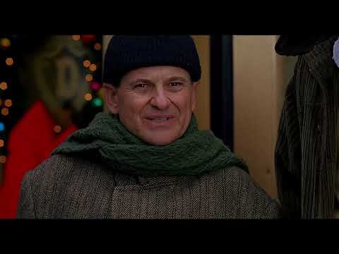 Home Alone 2 Kevin runs into Harry & Marv scene