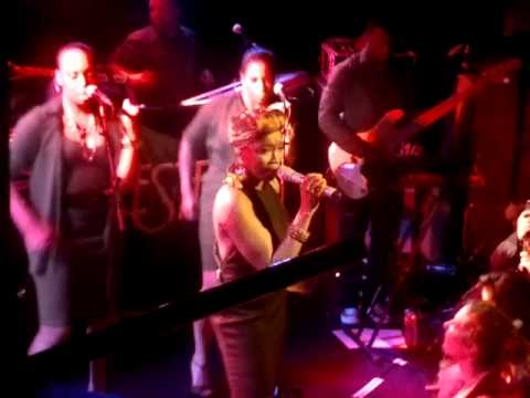 Estelle - Speak ya mind live in Paris (+ Niggas in Paris)