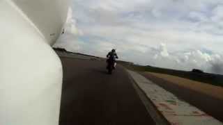 preview picture of video 'RAW - Triumph Daytona 675 vs. KTM SuperDuke 990 in Mettet'