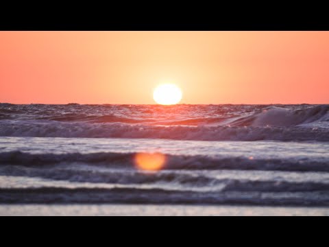 Zauberhafter Sonnenuntergang mit Meeresrauschen