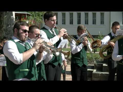 Az Emőd Brass Fúvószenekar fellépése a XVII. Szüreti Napon Harsányban