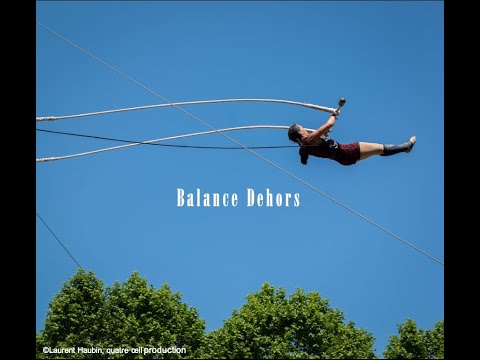 Cie Balance Dehors / LeS MAïEUTiKs, spectacle de rue aérien