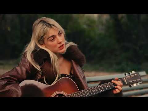 Kiss and Run Visualizer by Evie Irie