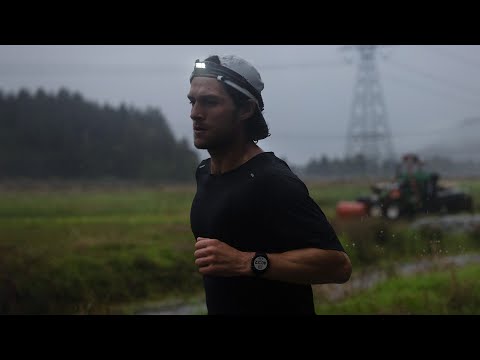 Išmanusis laikrodis Garmin Forerunner 255, Juodos spalvos apvadas su mėlynos spalvos silikoniniu dirželiu, 46mm video