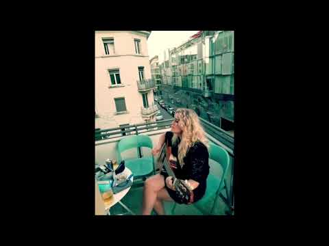 Stand by me - Heidi Joubert jams on balcony