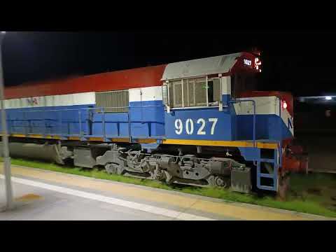 Gt- 22 (9027) con un Tren Cargado de N.CA a su paso por "Estación La banda" en plena madrugada 🚂🌃🇦🇷