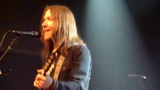 BlackBerry Smoke holding all the roses/ good one coming on