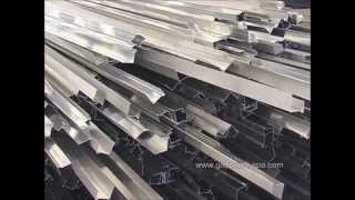 Systèmes pour profilés de toit avec panneaux photovoltaïques incorporés