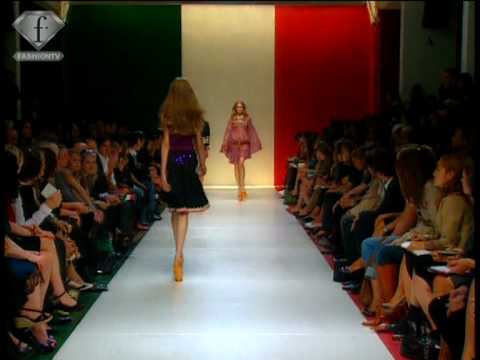 fashiontv | FTV.com - MOSCHINO CHEAP & CHIC FW MILAN 2006