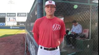 Julián Ornelas, infielder del  combinado Diablos-Guerreros de la LIM envía saludos
