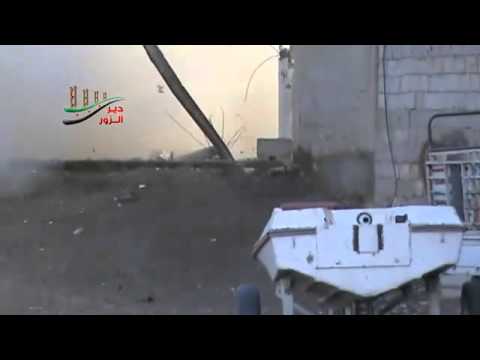 استهداف دبابة لقوات النظام بلغم أرضي من قبل كتيبة سرايا النصر في حي الحويقة في دير الزور