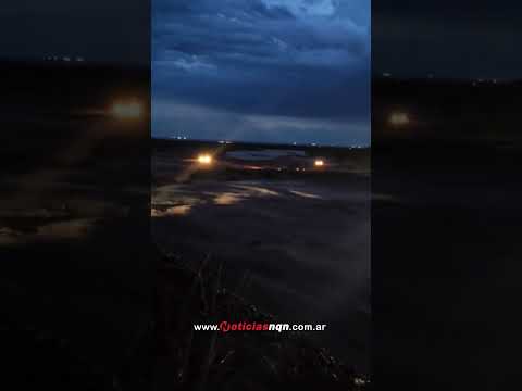 vehículos fueron arrastrados por la corriente del arroyo Carranza en Rincón de los Sauces