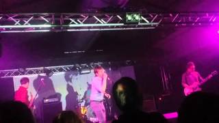 The Bluetones 'Carn't Be Trusted'