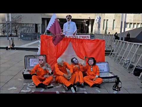 Protesters depict Israeli PM Netanyahu as ‘puppet’ outside Tel Aviv court