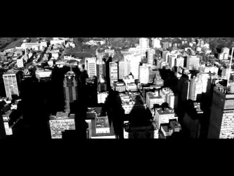 Sa Majesté Lintrus - Méfiance