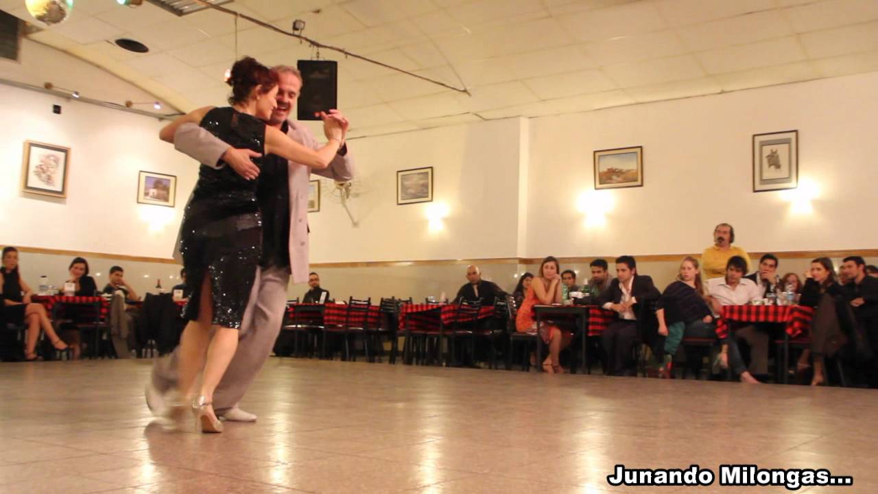 OSCAR CASAS Y ANA MIGUEL en La Baldosa (Milonga) (La Endiablada - D´Arienzo)
