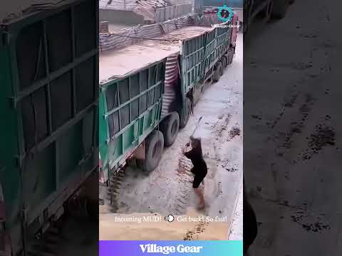 NEAR MISS! 😱 Workers vs Unloading Nightmares! Safety WARNING! #safetyfirst #workaccident #dangerous