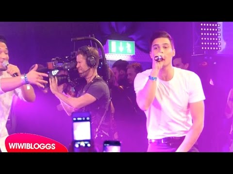 Melodifestivalen Afterparty: Eric Saade sings "Sting" live | wiwibloggs