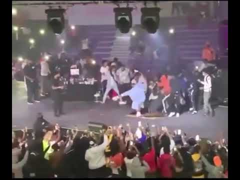 Rod Wave Falls Through Stage