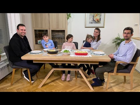 Blagoslovljen tek - Puretina u umaku, domaći njoki i zdravi kolač obitelji Perutina