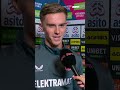 "Hij past er zo tussen met z’n Stone Island-jas" ?