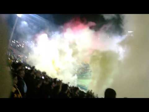 "Recibimiento de Peñarol en la inaguracion del estadio " Campeón Del Siglo" 2016.6" Barra: Barra Amsterdam &bull; Club: Peñarol