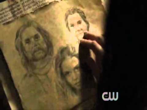 Katherine is touched to see the family photo - TVD 2x09 [Katerina] Kat se emociona.